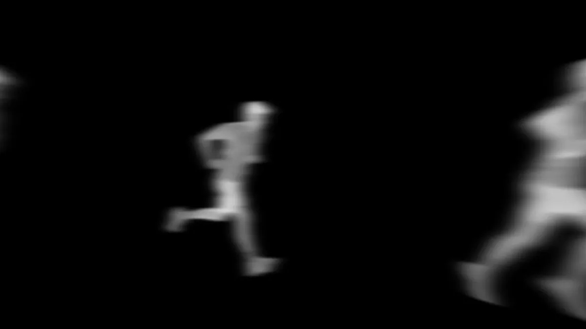 Corredor en movimiento en blanco y negro